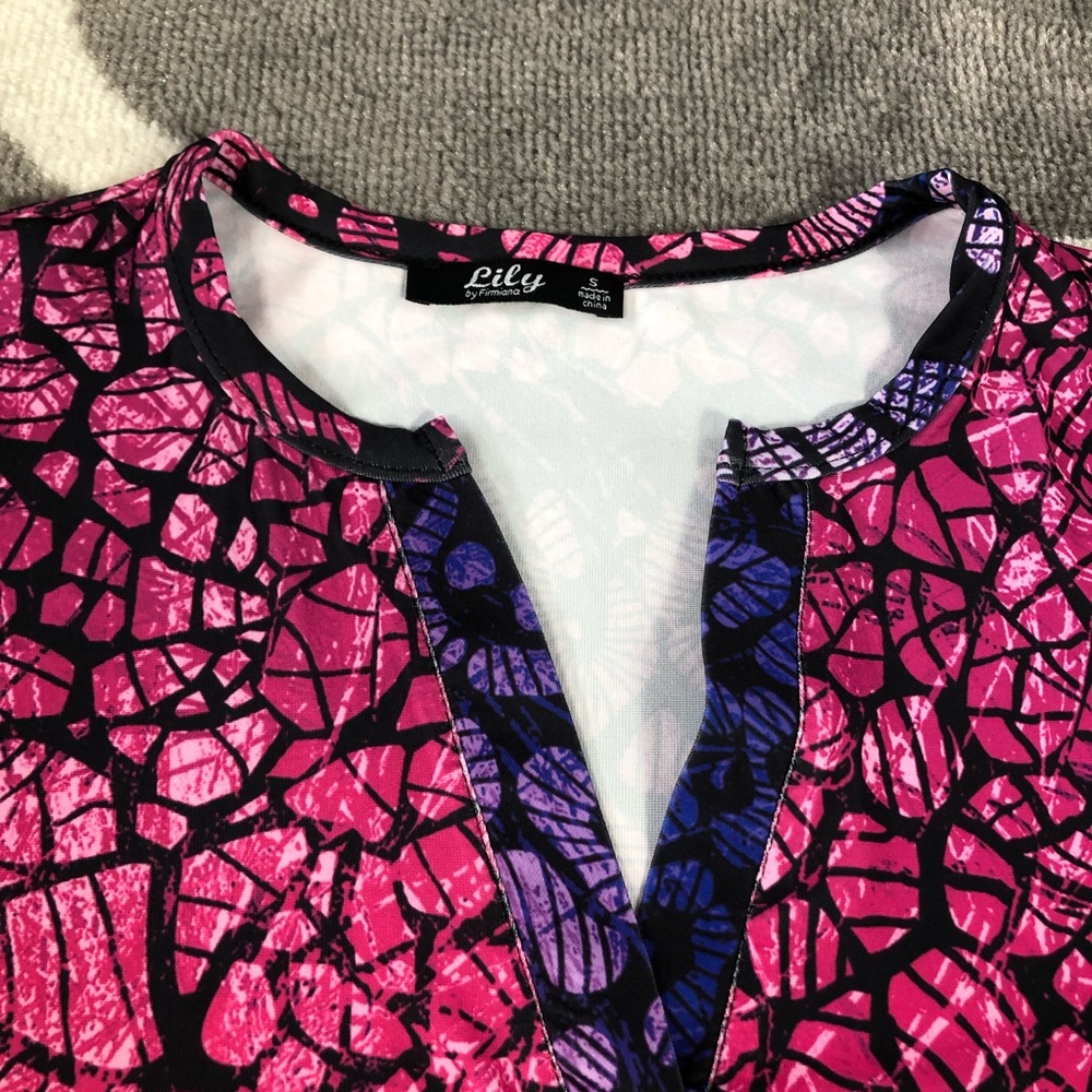 Lily Shirt Womens Small Vneck Animal Print Ombré Long Length Top - Picture 12 of 12